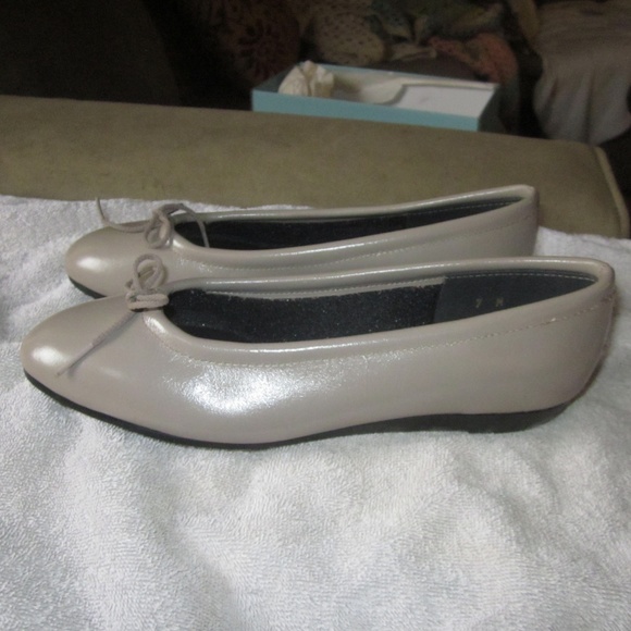 Taupe Tic Tac Toes Sz 7M - Picture 2 of 3